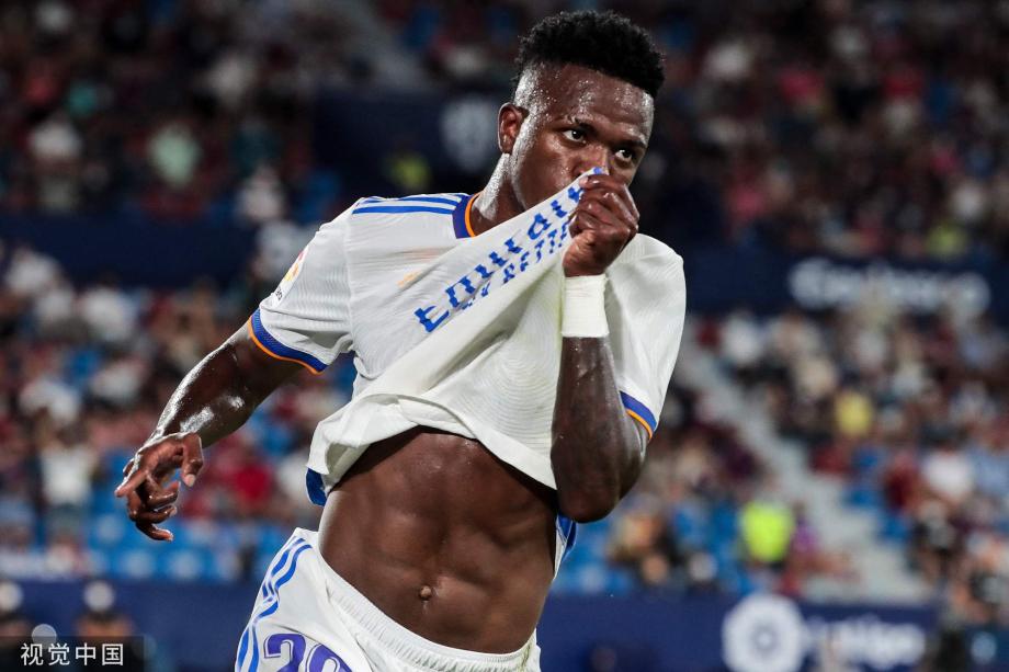 鲁本·阿莫林赛后力挺约罗：从失误中成长，曼联未来可期（鲁本·阿莫林赛后为约罗发声：在失误中成长，曼联前景光明）