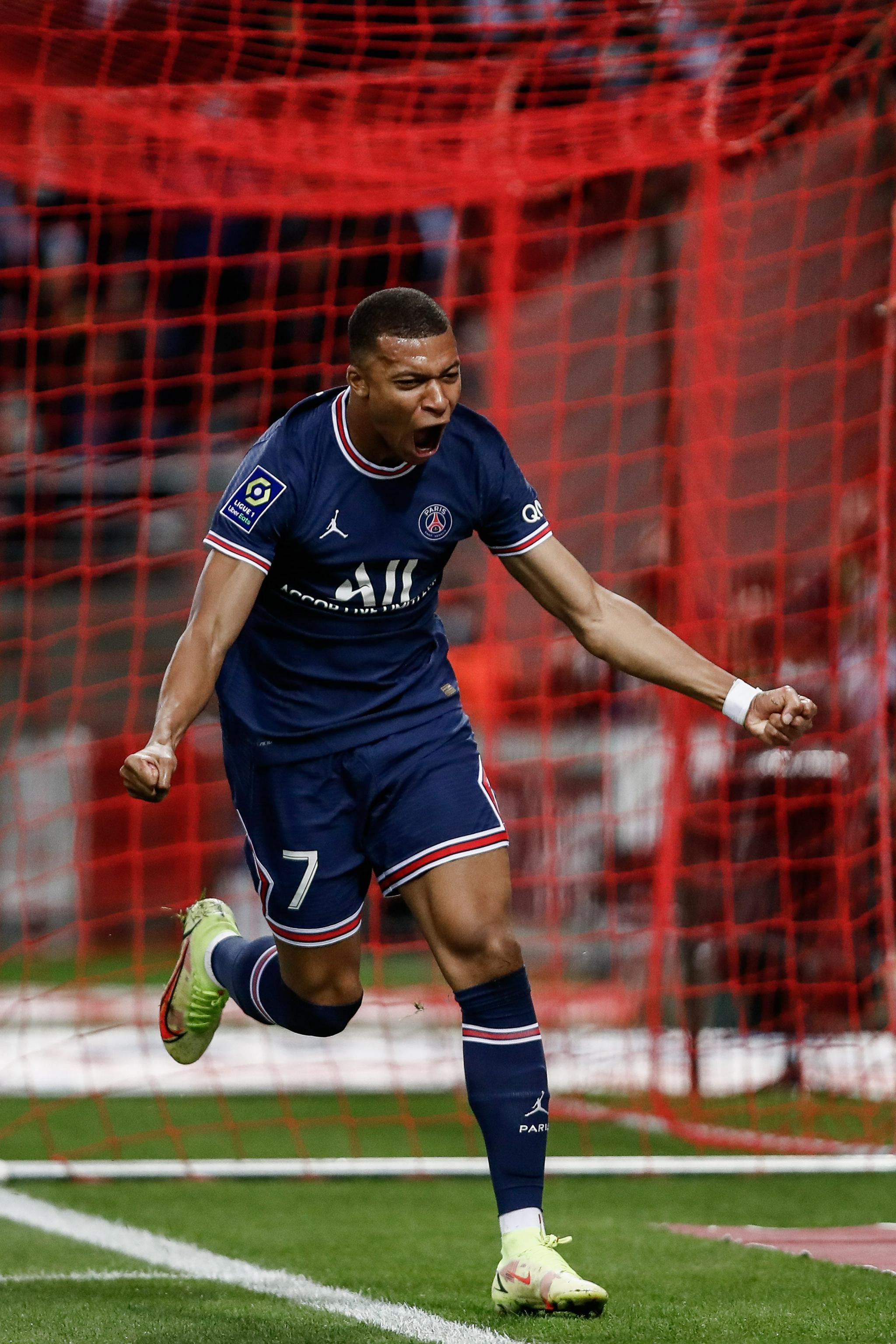 记者：埃贝尔明确表示，只有于帕离队拜仁才会签卢克巴（记者：埃贝尔强调，仅当于帕离队，拜仁才会签下卢克巴）