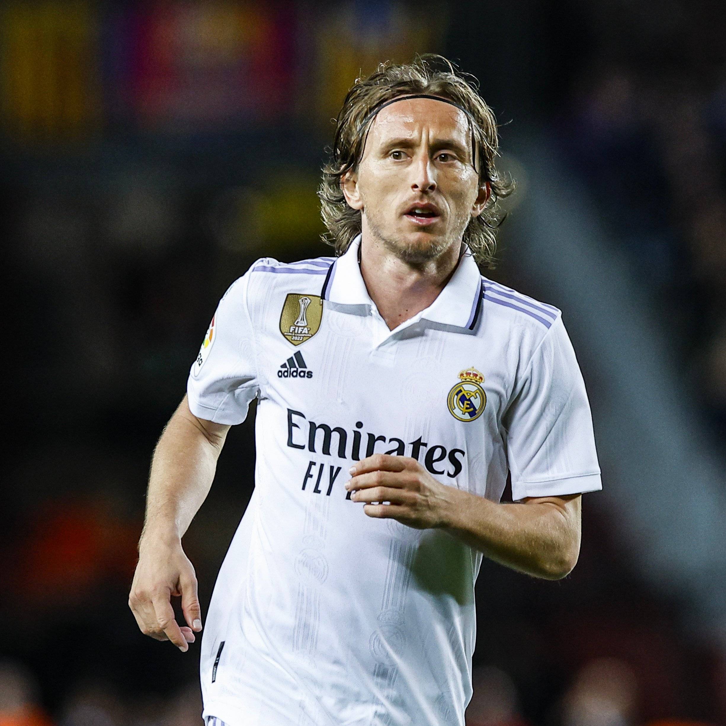 上海男篮三分雨淹没对手（上海男篮外线火力全开，击溃对手）