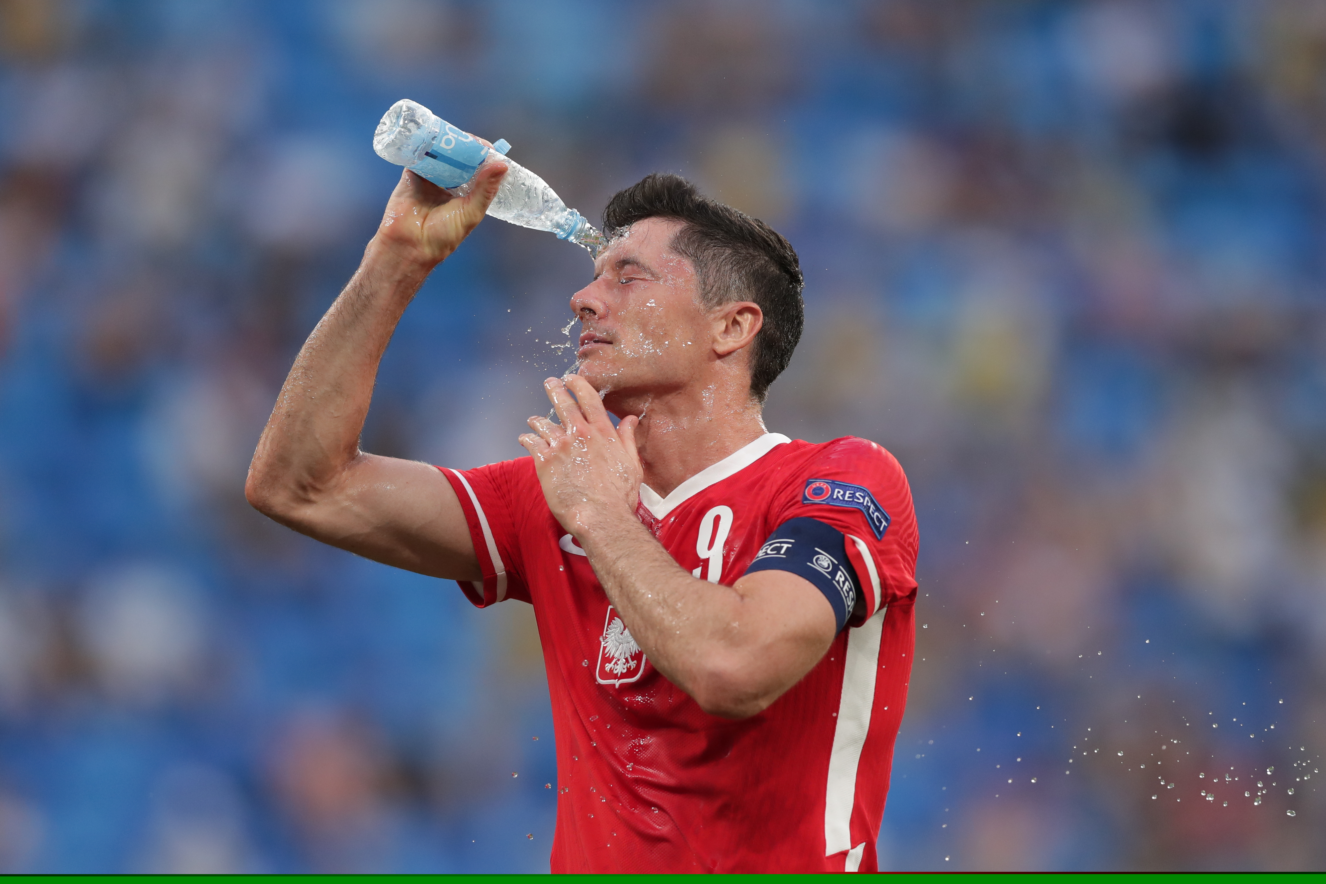 记者：罗马可能向佩7提供降薪合同，迪巴拉的续约要复杂得多（记者：罗马或与佩7降薪续约，迪巴拉续约更棘手）