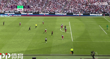 那不勒斯欲租曼联中场梅诺并承担全额薪资（那不勒斯有意租借曼联中场梅诺，愿承担其全部薪资）