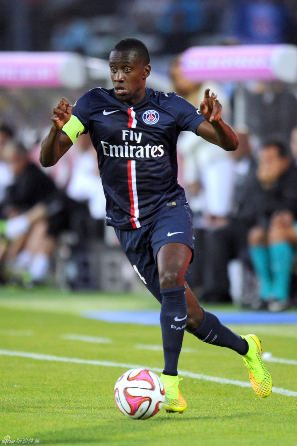 曼联状态起伏引外界担忧（曼联状态波动引发外界忧虑）