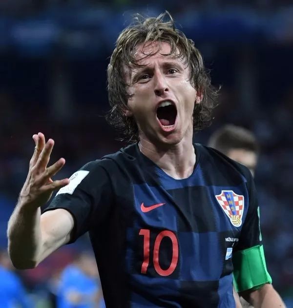 U17世界杯法国vs哥伦比亚现大规模群殴，球员家长均参与其中（U17世界杯法国对阵哥伦比亚爆发大规模冲突，球员与家长均卷入）