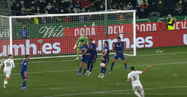 皇马齐达内战术显效4-0取胜塞尔塔（齐达内战术奏效，皇马4-0大胜塞尔塔）